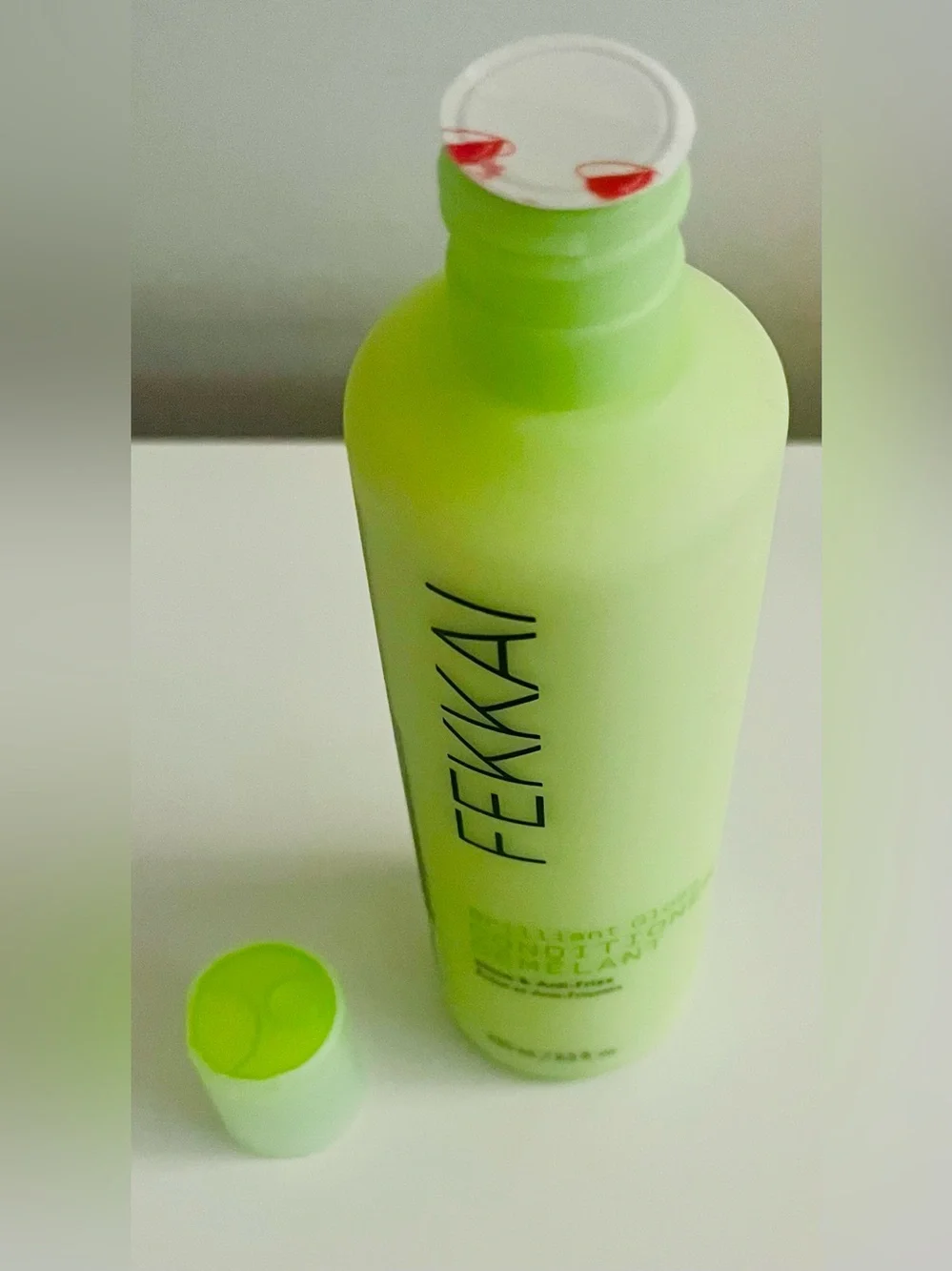 Fekkai Brilliant Gloss Conditioner — Light Green Shine & Anti-Frizz